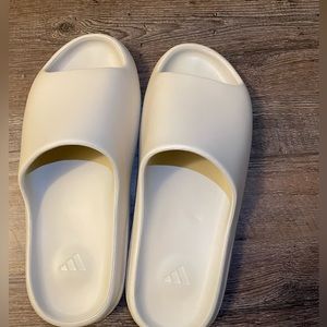 Yeezy pure slides